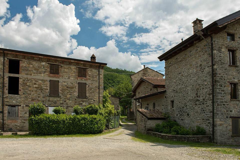 Albergo Diffuso Casa Delle Favole Ferriere エクステリア 写真
