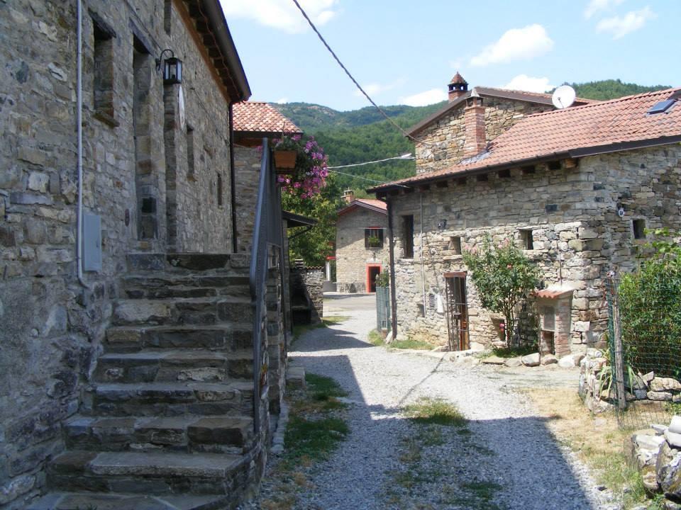 Albergo Diffuso Casa Delle Favole Ferriere エクステリア 写真