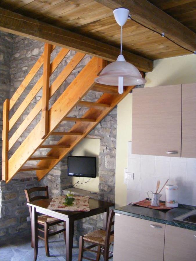 Albergo Diffuso Casa Delle Favole Ferriere エクステリア 写真
