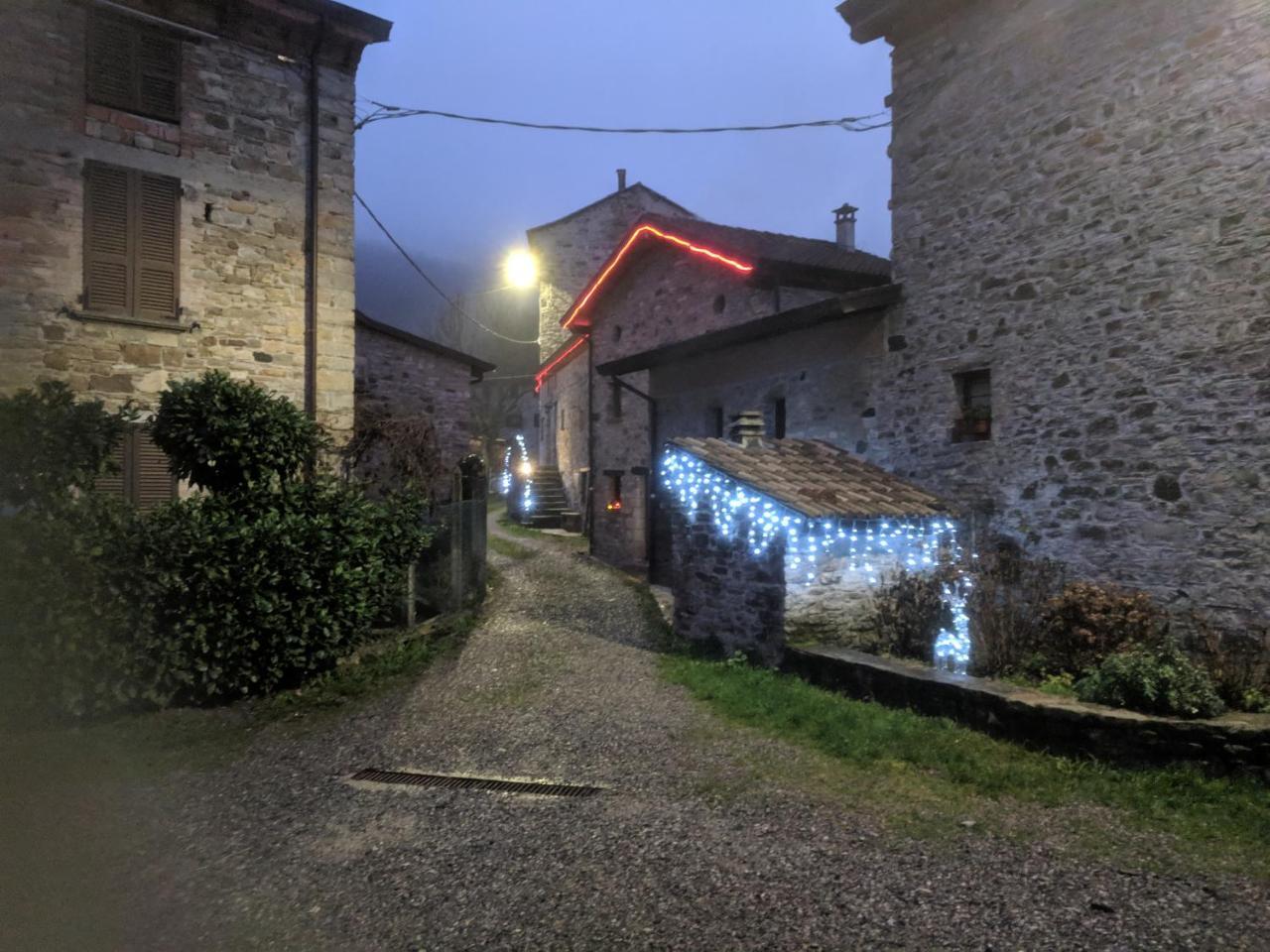 Albergo Diffuso Casa Delle Favole Ferriere エクステリア 写真