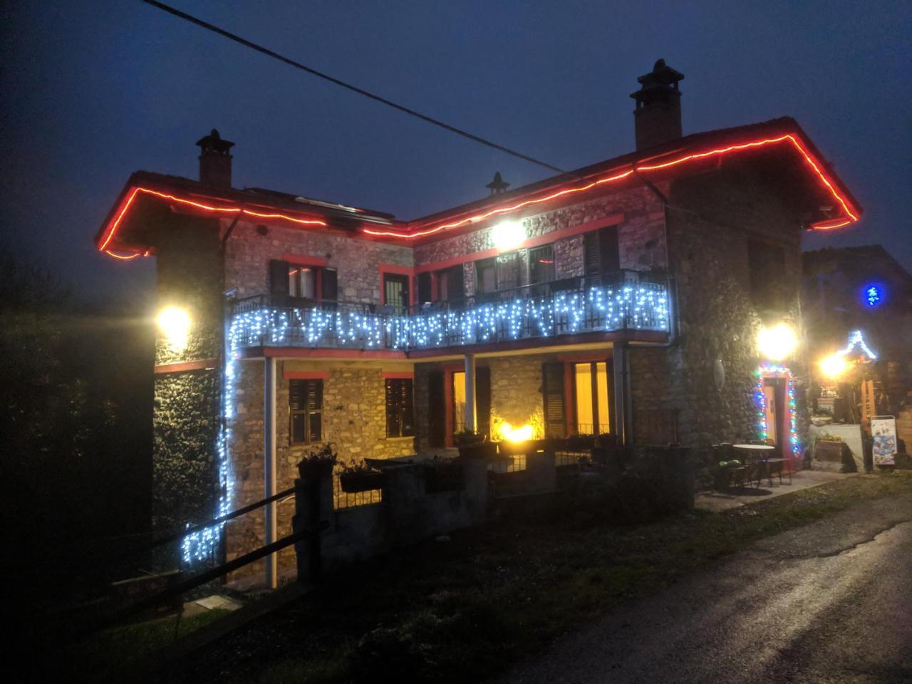 Albergo Diffuso Casa Delle Favole Ferriere エクステリア 写真