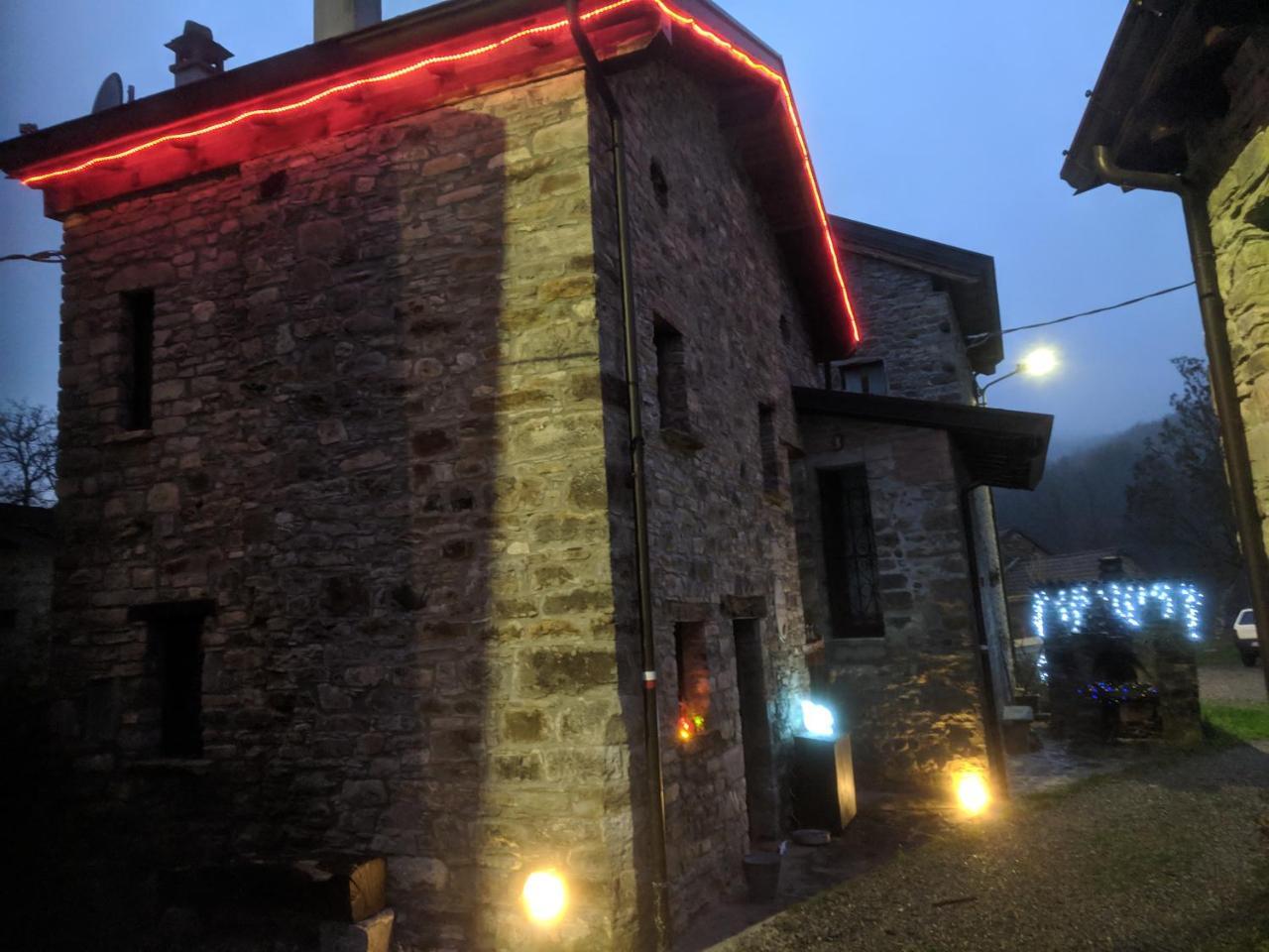 Albergo Diffuso Casa Delle Favole Ferriere エクステリア 写真